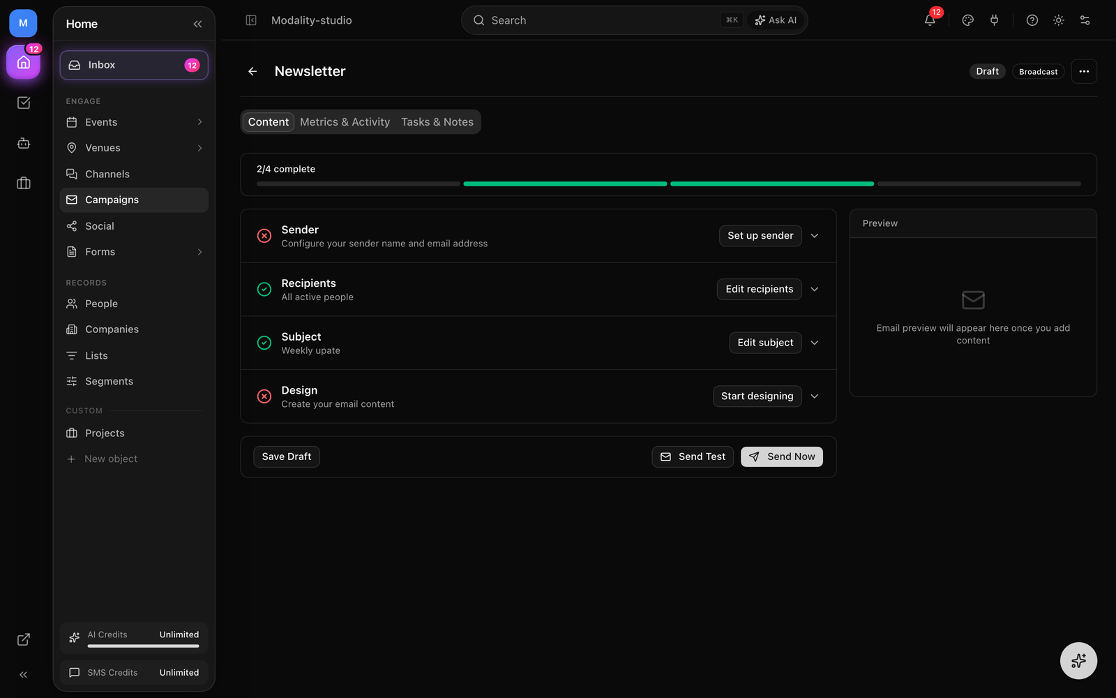 The campaign checklist with its progress bar, and the Recipients section expanded to show the choice between a specific list and a dynamic segment (with the live recipient count).